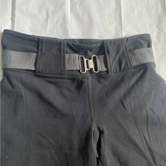 Lululemon black pants  woman’s size 4 with removable belt - Picture 8 of 10